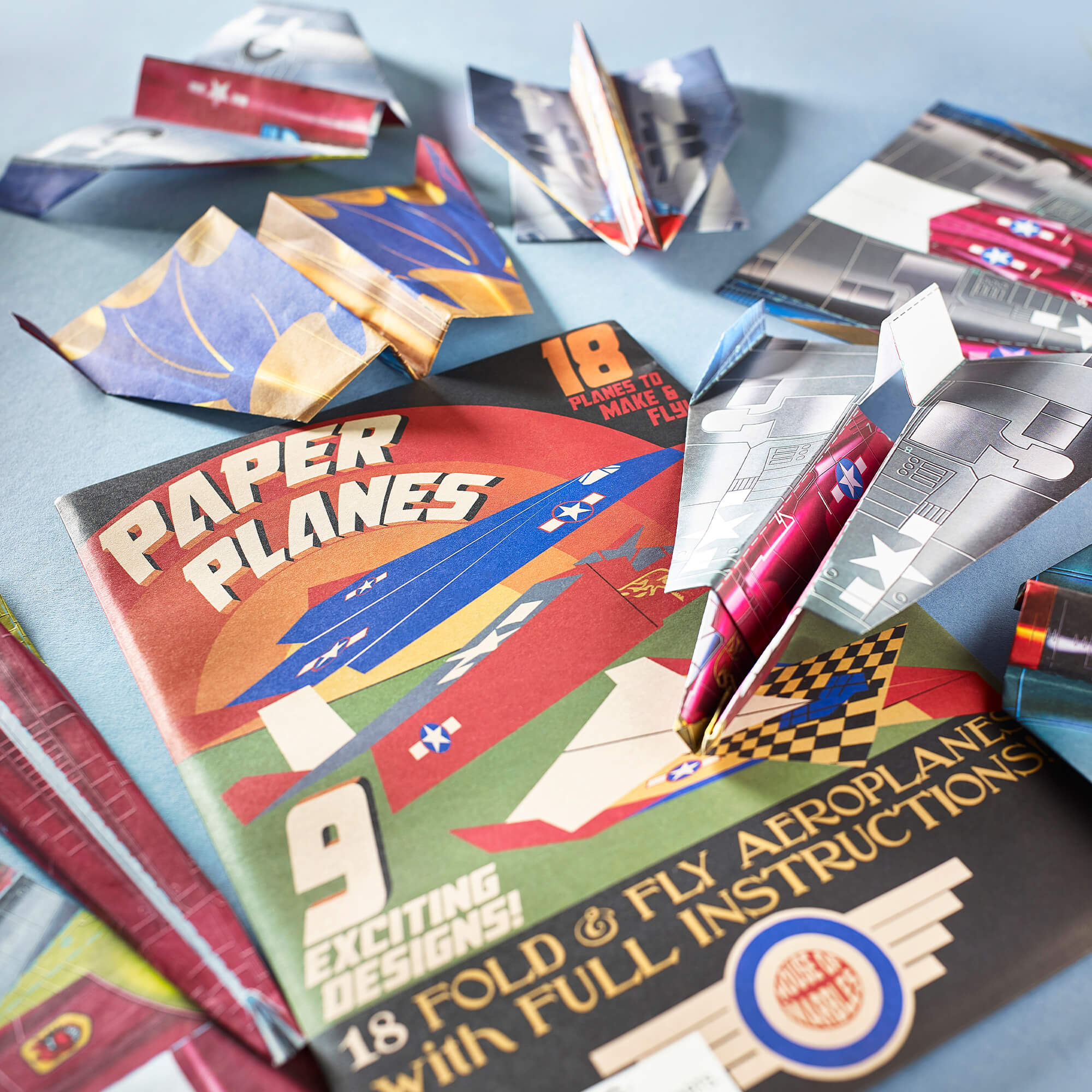 Papierflieger zum Falten – Bild 3